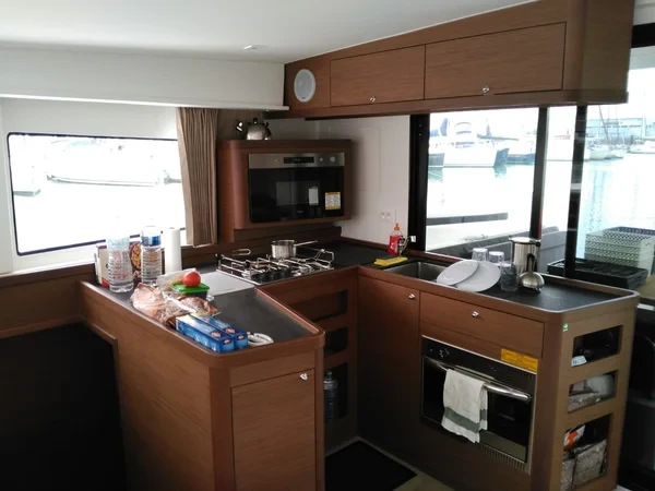 Lagoon 42 - Boatscribe.com
