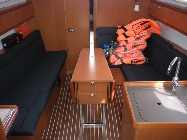 Bavaria 33 Cruiser - Boatscribe.com