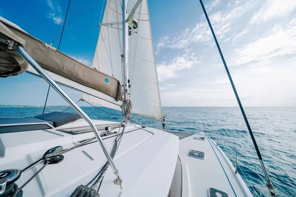 Helia 44 - Boatscribe.com