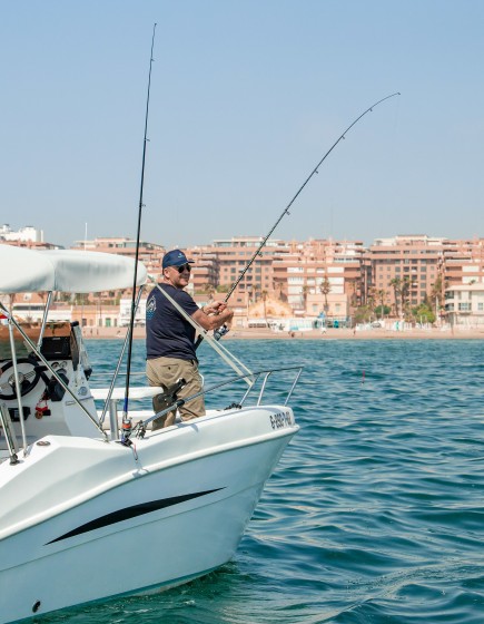 Astilux AX 600 Open - Boatscribe.com
