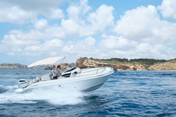 Ayros XA 24 Walkaround - Boatscribe.com