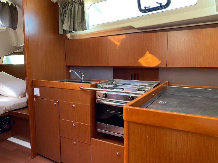 Oceanis 41.1 - Boatscribe.com