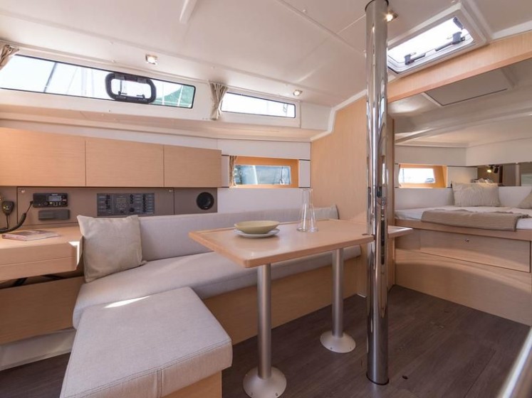 Oceanis 38 - Boatscribe.com