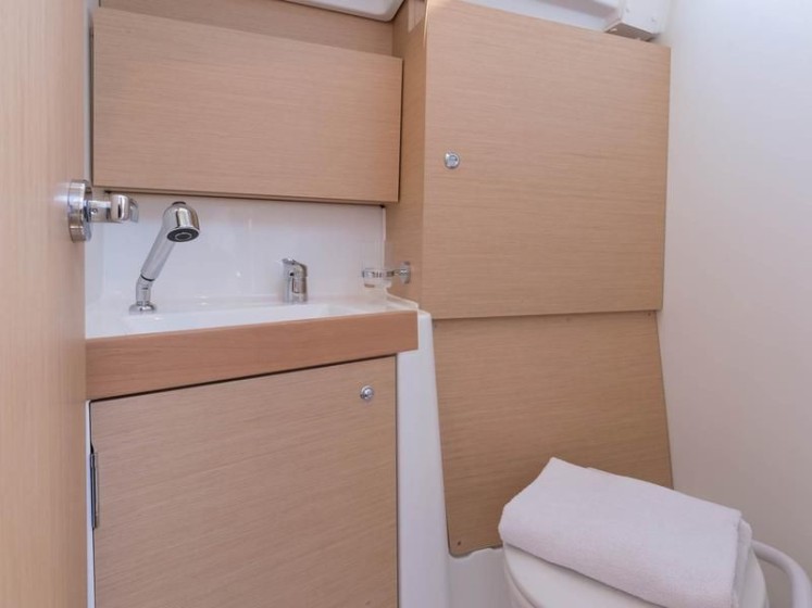 Oceanis 38 - Boatscribe.com