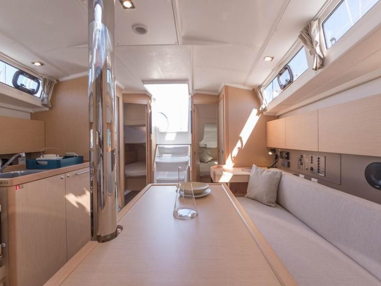 Oceanis 38 - Boatscribe.com