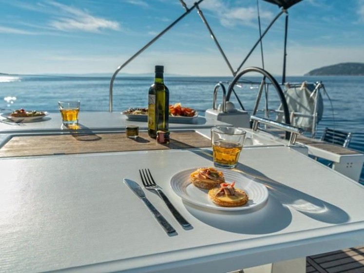 Oceanis 38 - Boatscribe.com