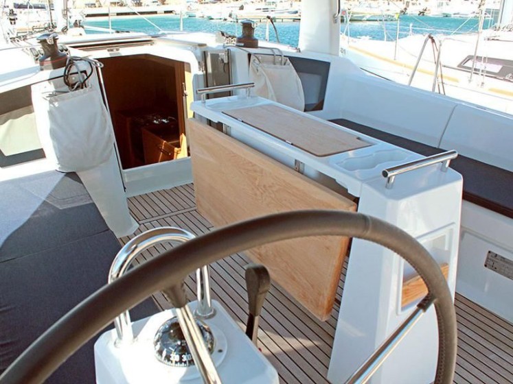 Oceanis 38 - Boatscribe.com