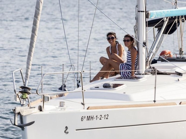 Oceanis 37 - Boatscribe.com