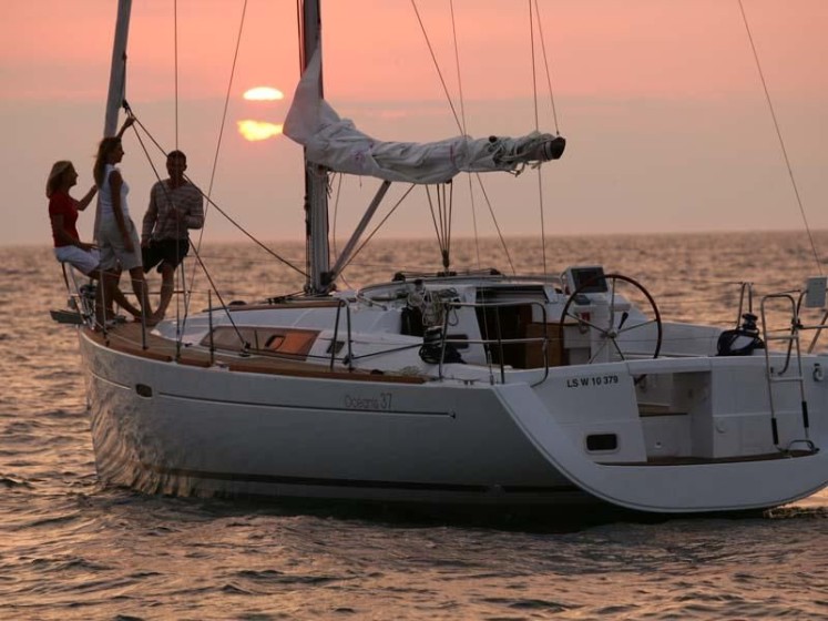 Oceanis 37 - Boatscribe.com