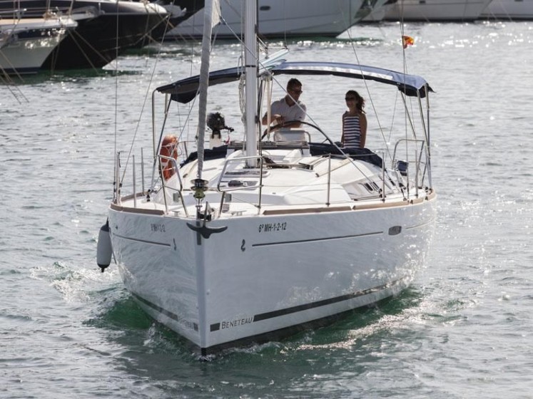 Oceanis 37 - Boatscribe.com