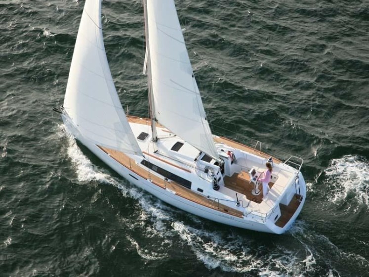 Oceanis 37 - Boatscribe.com
