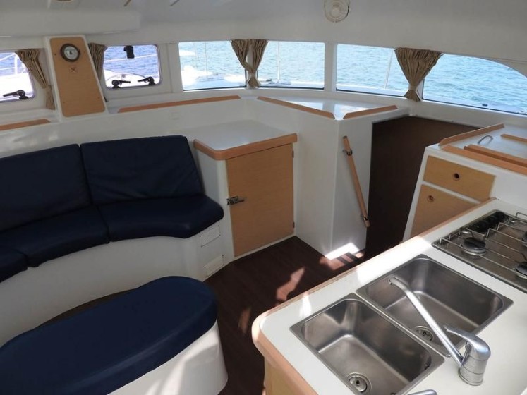 Lagoon 380 - Boatscribe.com