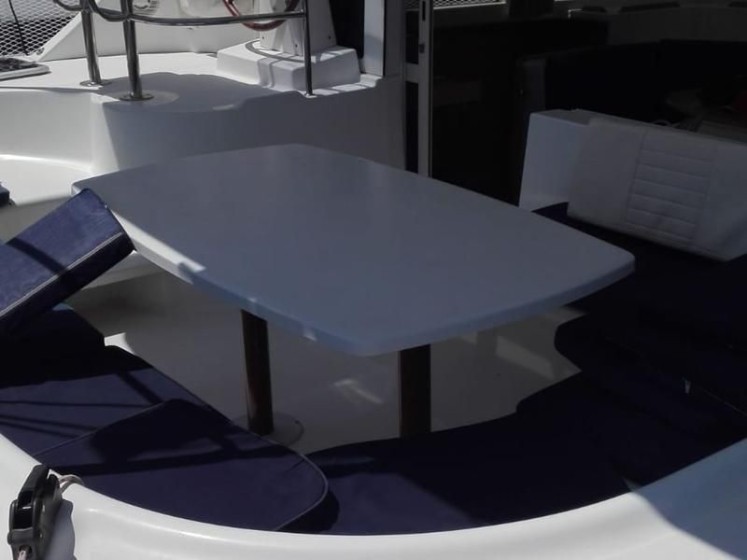 Lagoon 380 - Boatscribe.com