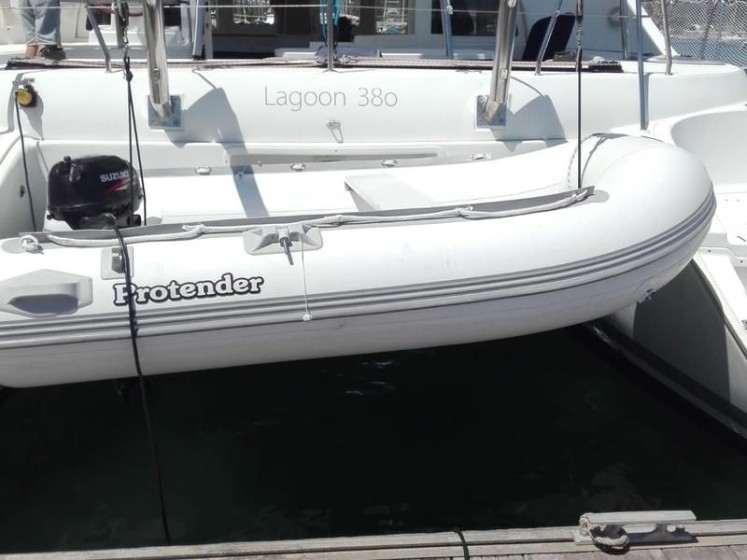 Lagoon 380 - Boatscribe.com