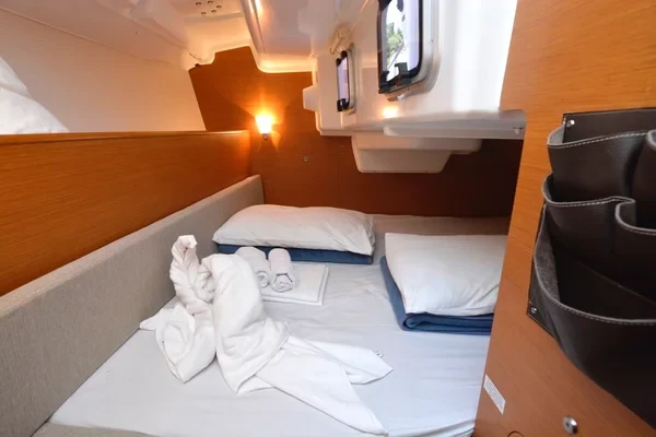 Sun Odyssey 33i - Boatscribe.com
