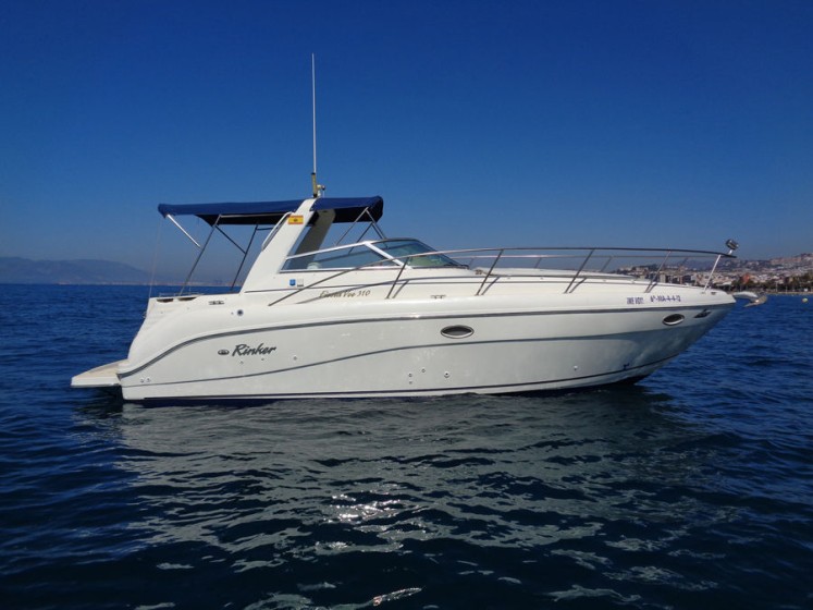 Rinker Fiesta Vee 310 - Boatscribe.com