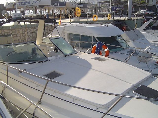 Rinker Fiesta Vee 310 - Boatscribe.com