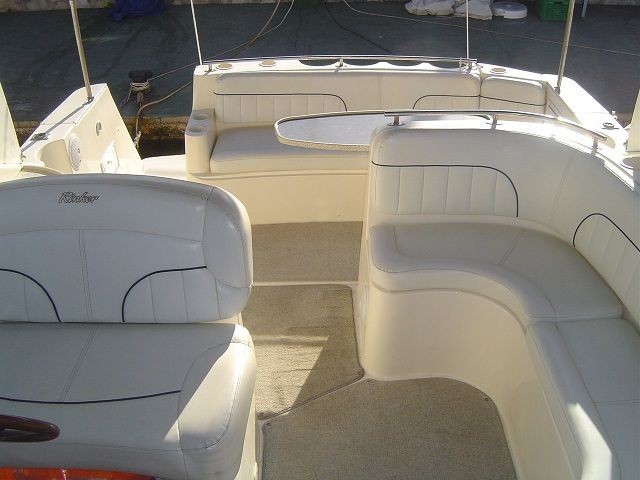 Rinker Fiesta Vee 310 - Boatscribe.com