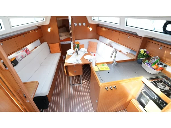 Bavaria 34 Cruiser - Boatscribe.com