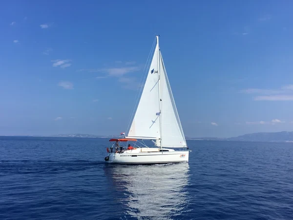 Bavaria 34 Cruiser - Boatscribe.com