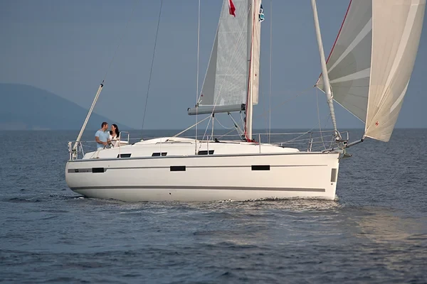 Bavaria 36 Cruiser - Boatscribe.com