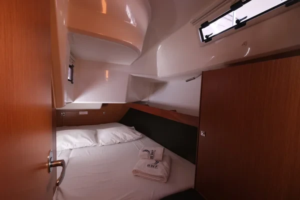 Bavaria 37 Cruiser - Boatscribe.com