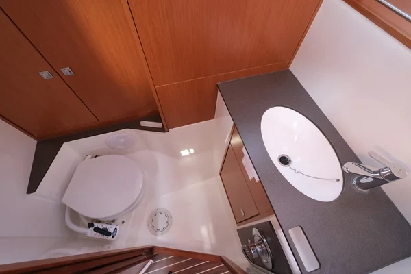 Bavaria 37 Cruiser - Boatscribe.com