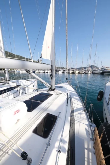 Bavaria 37 Cruiser - Boatscribe.com