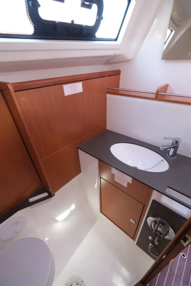 Bavaria 37 Cruiser - Boatscribe.com