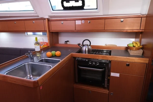 Bavaria 37 Cruiser - Boatscribe.com