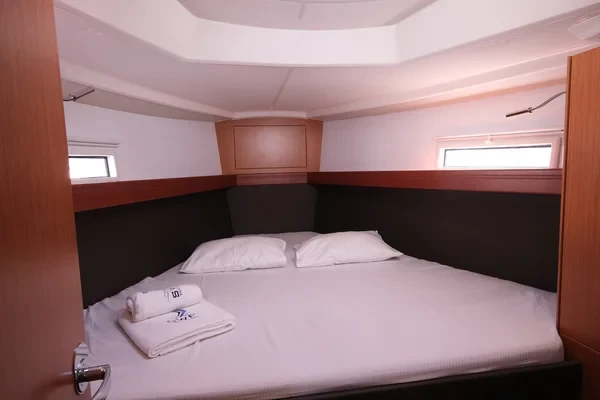 Bavaria 37 Cruiser - Boatscribe.com