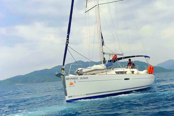 Oceanis 34 - Boatscribe.com
