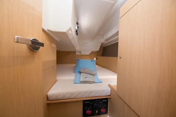 Oceanis 38.1 - Boatscribe.com