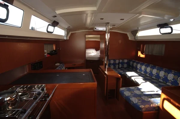Oceanis 41.1 - Boatscribe.com