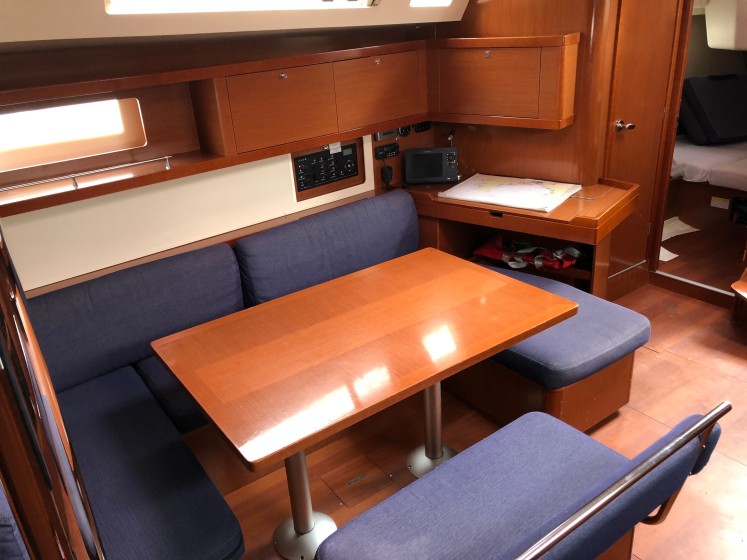 Oceanis 45 - Boatscribe.com