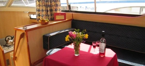 Le Boat Curlew WHS - Boatscribe.com