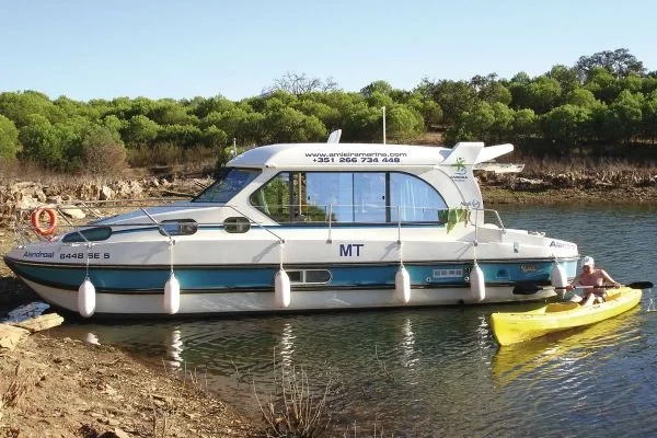 Houseboat - Boatscribe.com