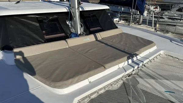 Aventura 37 - Boatscribe.com