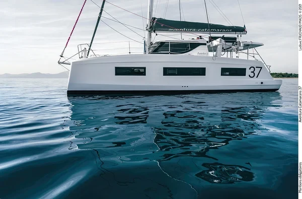 Aventura 37 - Boatscribe.com