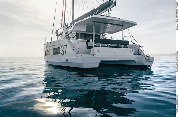 Aventura 37 - Boatscribe.com