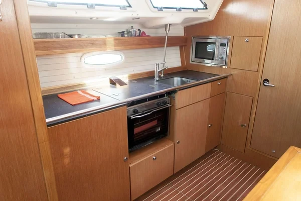 Bavaria 43 Cruiser - Boatscribe.com