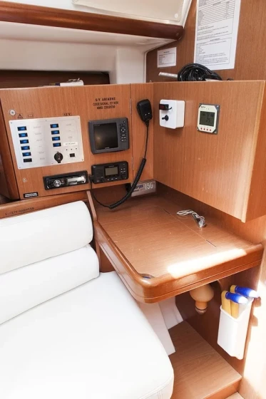 Oceanis 343 - Boatscribe.com