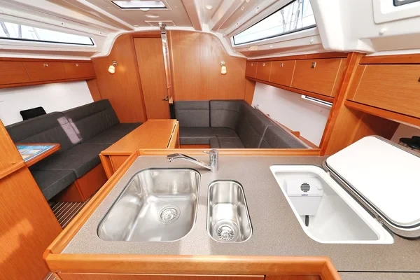 Bavaria 37 Cruiser - Boatscribe.com