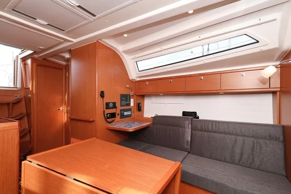 Bavaria 37 Cruiser - Boatscribe.com