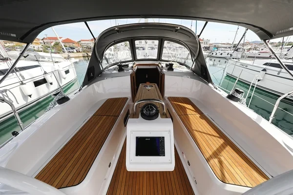 Bavaria 37 Cruiser - Boatscribe.com