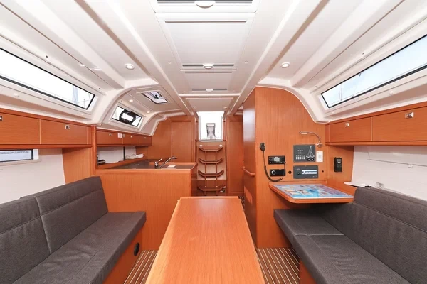 Bavaria 37 Cruiser - Boatscribe.com