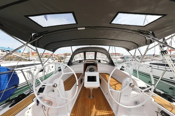 Bavaria 37 Cruiser - Boatscribe.com