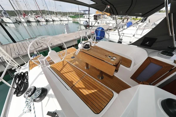 Bavaria 37 Cruiser - Boatscribe.com
