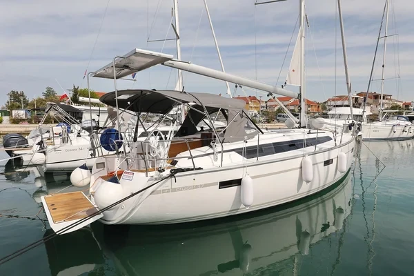 Bavaria 37 Cruiser - Boatscribe.com