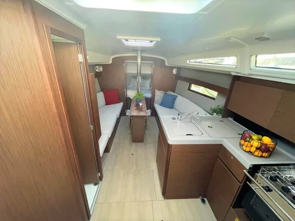 Oceanis 34.1 - Boatscribe.com
